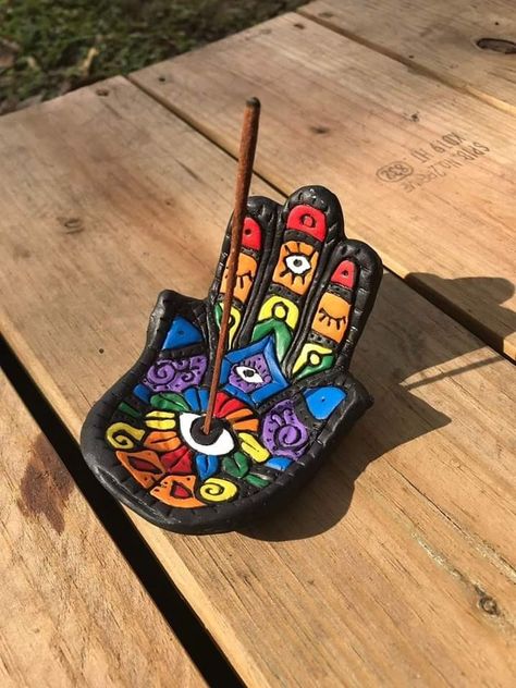 Clay Incense Holder, Clay Incense, Sculpture Art Clay, Diy Ceramic, Tanah Liat, Ceramics Pottery Art, Clay Art Projects, Art Clay, Diy Clay Crafts