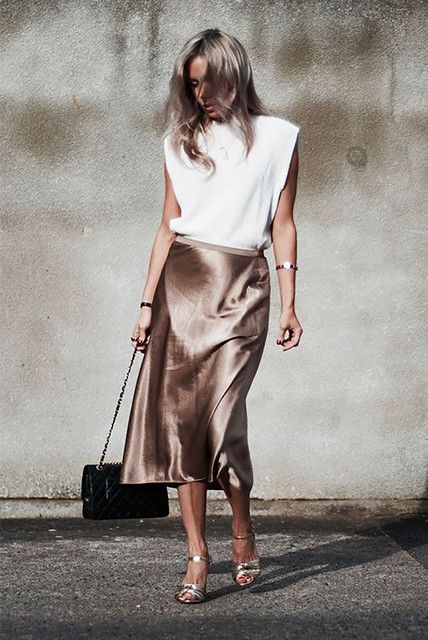 satin skirt street style summer trend 20192 | BeSugarandSpice | Flickr Satin Skirt Street Style, Girls Holiday Outfit, Metallic Midi Skirt, Trendy Party Outfits, Outfit Essentials, Casual Party Outfit, Vegas Outfit, Party Mode, Rock Outfit