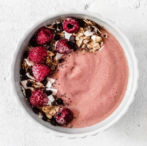 Good morning Mocha Berry Bowl 💗⁠ ⁠ We love this raspberry packed bowl from @simplytinag! ⁠ ICYMI: Berries are some of the healthiest plants you can eat! With high fibre, Vitamin C, antioxidants and phytoflavinoids, these little morsels of magic pack a power punch of goodness⁠ ⁠ We love loading them into our morning smoothies, topping with our Chocolate Grain Free Granola and adding a little 'humpday' cacao and choco chips seems just right 😉! #chocolate #love #plantbased #smoothiebowl Sprouted Seeds, Sprouted Pumpkin Seeds, Low Sugar Snacks, High Fibre, Gluten Free Granola, Grain Free Granola, Choco Chips, Morning Smoothie, Raw Cacao