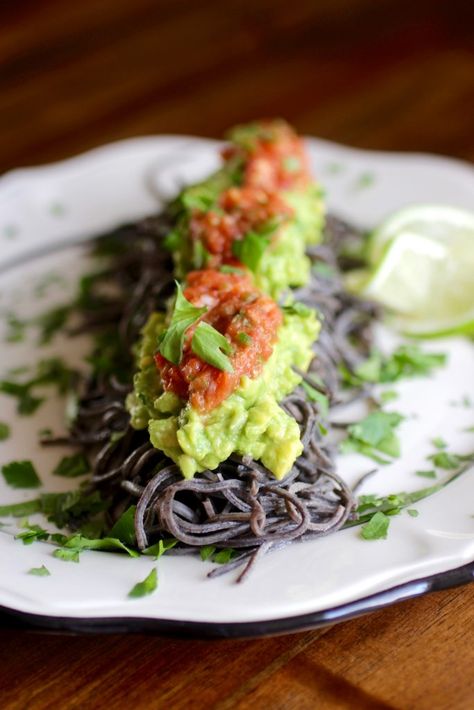 Black Bean Spaghetti Recipes, Black Bean Pasta Recipes, Black Bean Spaghetti, Black Bean Pasta, Avocado Mash, Salsa Avocado, Black Bean Noodles, Spagetti Recipe, Octopus Salad