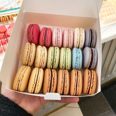 Pretty and colourful macarons. Love all of the flavours. #dessert #snabslifestyle #chadstone #labellemiette Colourful Macarons, Colorful Macarons, Macarons, Dessert, Stone, Color