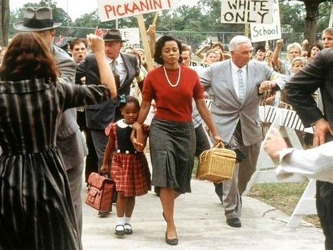 Lucille Bridges walking her Daughter Ruby Bridges to school. Calendar Images, Community Events, Walking To School, Ruby Bridges, Walk To School, Racial Equality, Menlo Park, Civil Rights Movement, Young Black