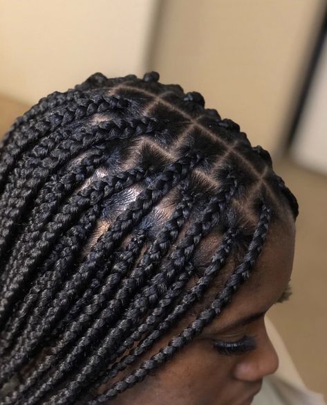 Medium Part Knotless Braids, Knotless Braids Small Medium, Medium Small Knotless Braids, Mini Knotless Box Braids, Knotless Box Braids Medium Styles, Small Medium Braids, Box Braids Small Medium, Medium Knotless Box Braids Medium Length, Knotless Box Braids Small Medium