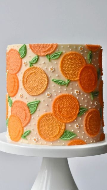 Orange Fruit Cake Design, Cupcake Bday Cake, Cake Decorating Bday Party, Cuties Cake Ideas, Summer Cake Inspiration, Cake With Orange Decoration, Orange Theme Dessert, Citrus Decorated Cake, Orange Decorated Cake