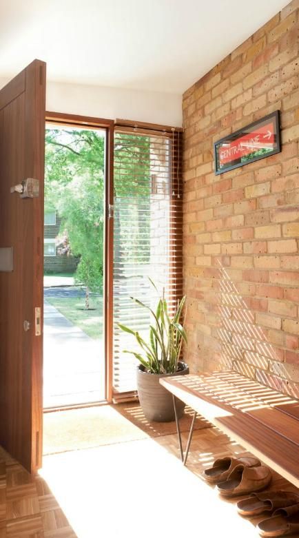 16 Fascinating Ideas To Style Your Entryway With Brick Walls Modern Entrance, Front Door Entrance, Wooden Bench, Mid Century Modern House, Kazan, House Entrance, Mid Century House, House Inspo, Brick Wall