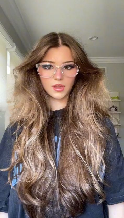 Via Brooke Monk Brooke Monk Hair, Level 5 Hair, Brunette With Blonde, Brunette With Blonde Highlights, Hair With Blonde Highlights, Brooke Monk, Level 5, Hair Inspo Color, Hairstyles Haircuts