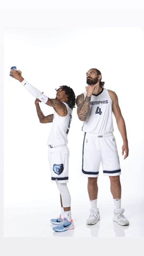 Basketball Photoshoot Poses, Nba Media Day Poses, Duo Basketball Poses, Funny Media Day Poses, Basketball Media Day Poses Duo, Team Basketball Pictures, Basketball Poses For Pictures, Media Day Poses Basketball, Media Day Basketball