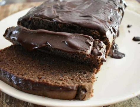 This delicious keto cream cheese chocolate pound cake is a rich, moist, decadent cake and features a chocolate ganache that takes it to a whole nother level. Silence your chocolate cravings while doing keto with this dreamy cake. Keto Cream Cheese Chocolate Pound Cake, Chocolate Pound Cake Recipe, Dessert Mascarpone, Low Carb Chocolate Cake, Keto Cream Cheese, Recipe With Cream Cheese, Keto Cakes, Pudding Chia, Dessert Mousse