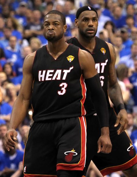 Lebron And Wade, Cold Pictures, Dwayne Wade, Basketball Players Nba, Lakers Basketball, Basketball Posters, Personalized Basketball, Basketball Photography, Dwyane Wade