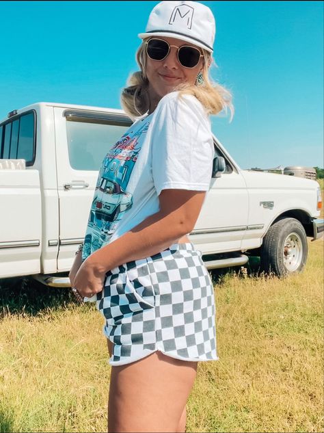 Dirt Race Track Outfit, Dirt Track Racing Outfits Women, Race Track Outfit Women, Race Track Outfit, Track Outfits, Western Grunge, Cowgirl Pictures, Spain Trip, Race Day Outfits