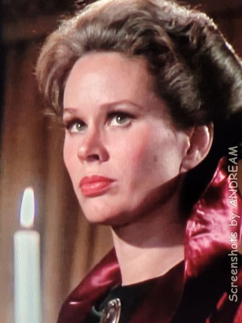 Karen Black in 'Burnt Offerings' (1976) Burnt Offerings, Karen Black, Black Actresses, Cult Movies, Favorite Celebrities, Actors & Actresses, Actresses, Actors, Film