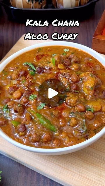 Chana Curry Recipe, Kala Chana Recipe Indian, Masala Aloo Recipe, Chickpea Potato, Masala Aloo, Chana Masala Recipe, Chana Recipe, Aloo Curry, Mango Powder