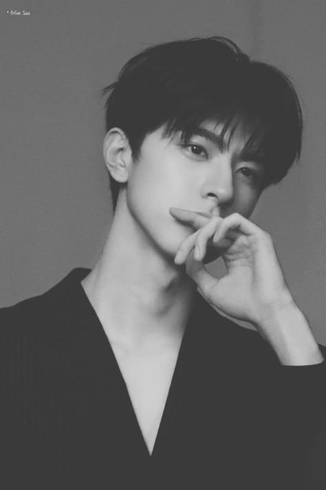 Lin Yi Black And White, S.coups Boyfriend, Kpop Fashion Men, Drawing People Faces, Love Couple Photo, Photo Pose For Man, Boy Poses, Boys Haircuts, Boy Hairstyles