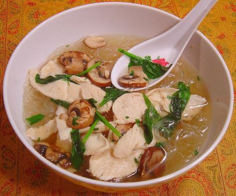 Makes for a very filling and easy soup with very few calories!  If you havent tried rice noodles before, give this recipe a whirl. Andrea Nguyen, Thai Chicken Noodle Soup, Vietnamese Vegetarian, Easy Thai Chicken, Thai Chicken Noodles, Soup Quick, Thai Chicken Soup, Weeknight Chicken, Chicken Pho