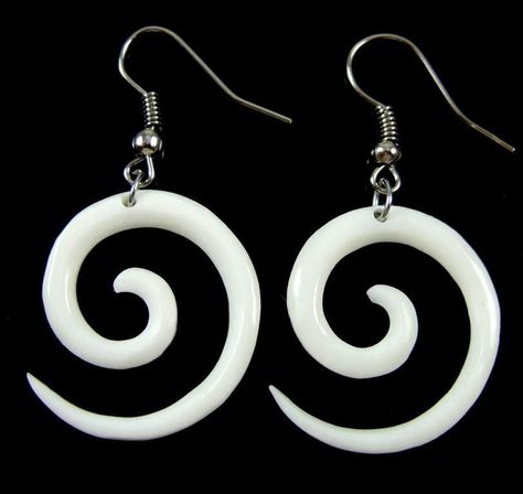 Maori Earrings, Peace Earrings, Bone Earrings, Carving Designs, Bone Carving, Gems Jewelry, Chain Earrings, Diy Earrings, Ox