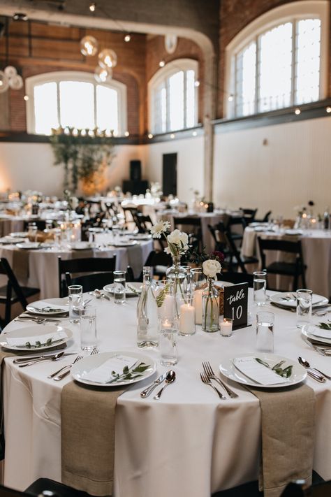 Round Table Centerpieces Wedding, White Wedding Table Setting, Round Table Settings, Round Table Centerpieces, Greenery Arch, White Wedding Table, Head Table Backdrop, Round Wedding Tables, Evergreen Wedding