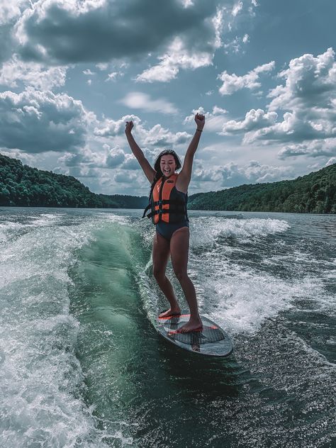 Lake Surfing, Wake Surfing, Alana Blanchard, Surfing Aesthetic, Friends Sunset, Lake Girl, Boat Pictures, Lakeside Living, Boat Pics