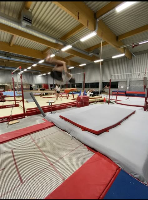 Fake Gymnastics Snaps, Gymnastics Gym Aesthetic, Gymnastics Aesthetic Girl, Tumbling Aesthetic, Gymnastic Aesthetic, Gymnast Aesthetic, Gymnastics Aesthetic, Gymnastics Trampoline, Trampoline Sport