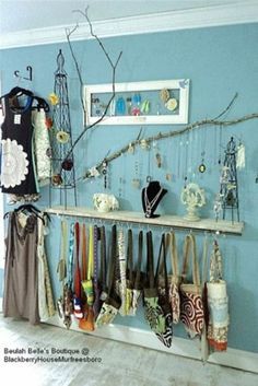 Display Visual Merchandising, Interior Boho, Organized Chaos, Craft Show Displays, Booth Display, Hem Design, Store Displays, Shop Display, Retail Display