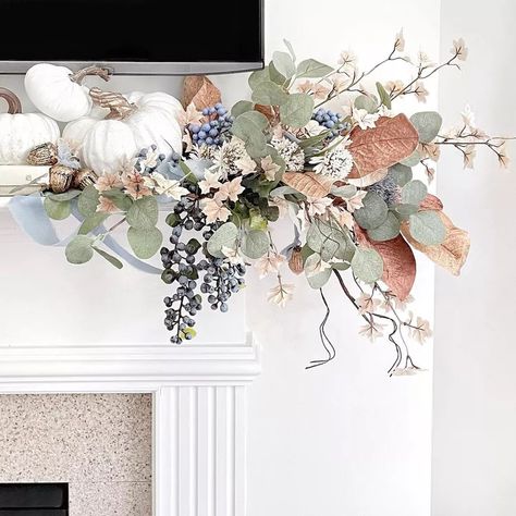 17 Fall Mantel Décor Ideas to Welcome the Season Fall Fireplace Decor Mantles, Traditional Fireplace Mantel, Country Fall Decor, Fall Mantel Decor, Fall Fireplace Decor, Mantel Decor Ideas, Fall Mantle Decor, Fall Fireplace, Pumpkin Display