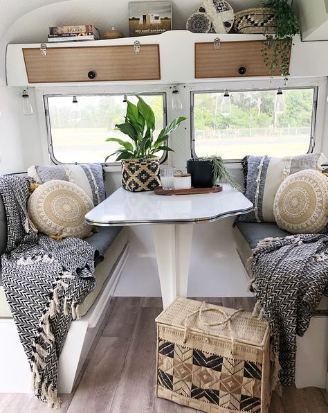 Remodel Cabin, Jervis Bay Australia, Popup Camper Remodel, Glamper Camper, Motorhome Interior, Camper Reno, Rv Interior Remodel, Caravan Decor, Camper Interior Design