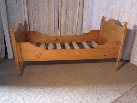 Wood Sleigh Bed, Vintage Sleigh, Sleigh Bed Frame, Sleigh Bedroom Set, Pretty Bedding, Pine Beds, Bed Photos, Headboard Decor, Sleigh Bed