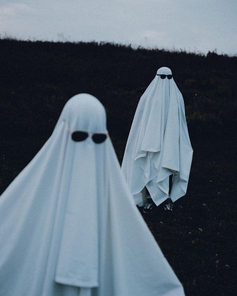 Maya 🍓’s Instagram profile post: “ghost things 👻 @nicole.drennnan.photography” Ideas Disfraz, Ideas Para Fotos, Fotos Ideas, Homemade Costume, Forest Pictures, Funny Costumes, Carnival Costumes, Best Friends Photos, Fancy Dress