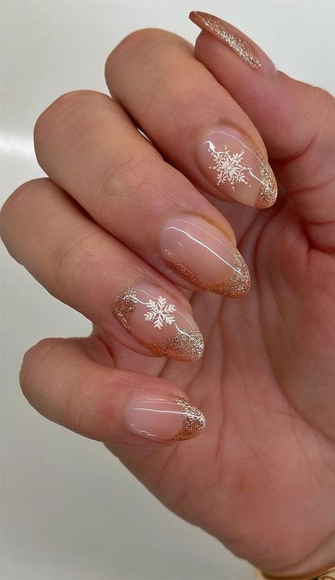 Gold Snowflake Nails, Nails Festive, Nails Xmas, Holiday Manicure, Festive Nails, Sheer Nails, Candy Cane Nails, Themes Wedding, Christmas Gel