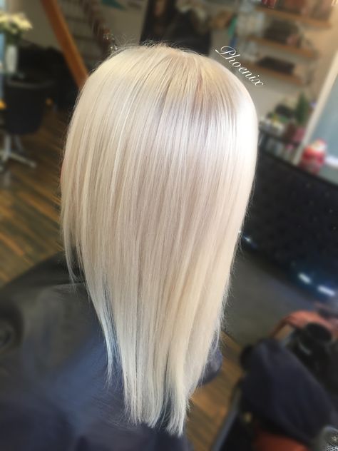 Scalp Bleach Blonde, White Gold Hair, Scalp Bleach, Blonde Inspiration, Matrix Hair Color, Phoenix Hair, Elsa Hair, Matrix Hair, Bleach Blonde Hair