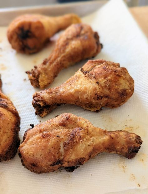 Chicken Legs In Electric Skillet, Fried Chicken Legs Recipe Easy Skillet, Skillet Chicken Legs Recipes, Pan Fried Chicken Legs Recipes, Fry Chicken Legs Recipes, Pan Fried Drumsticks, Fried Chicken Legs Recipe Skillet, Pan Fried Chicken Recipes, Pan Fried Chicken Drumsticks