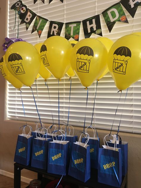 Fortnite Candy Bags, Birthday Treat Bags, Bday Party Kids, Fortnite Party, Jordan Logo Wallpaper, Fortnite Birthday, Birthday Treat, Jordan Logo, Kids Party Supplies