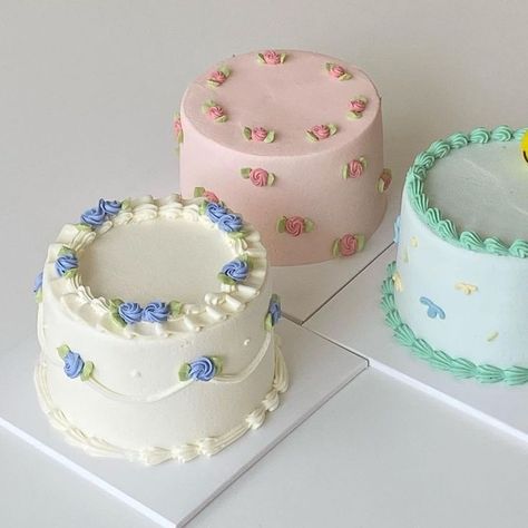 Small Cakes, Mini Cakes Birthday, Cute Baking, Tasty Baking, Pretty Birthday Cakes, Cute Birthday Cakes, Decorated Cakes, Just Cakes, Dessert Decoration