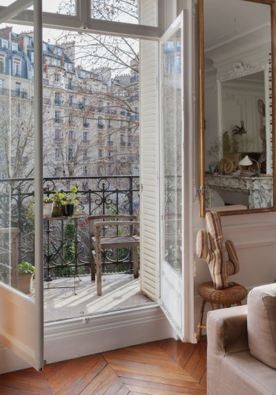 Parisian Apartment Decor, Paris Interiors, Parisian Interior, French Apartment, Gravity Home, Apartment In Paris, Apartment Aesthetic, Parisian Apartment, London Apartment