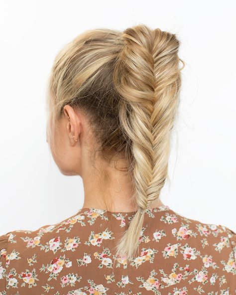 Side Pony Hairstyles, Ponytail With Fishtail Braid, 3d Ponytail, Fishtail Pony, Easy Fishtail Braid, Braids With Shaved Sides, Side Pony, Tail Braids, Pony Hairstyles