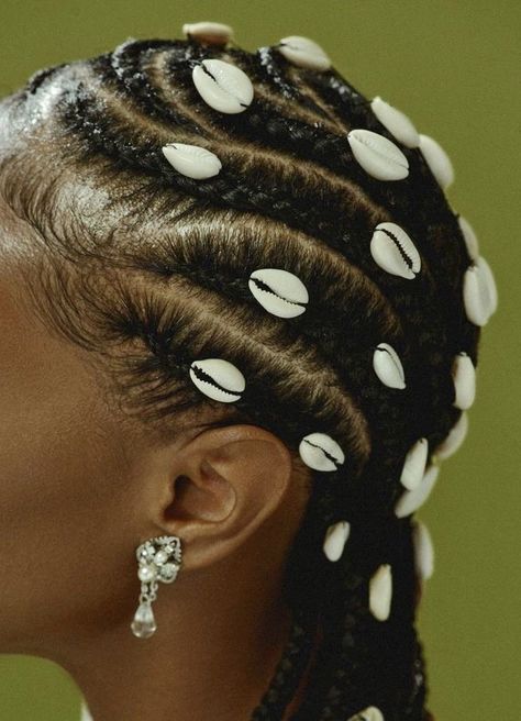 All Back With Natural Hair, Pearls In Hair, Pelo Editorial, Braided Hairstyles Natural Hair, Cabello Afro Natural, Natural Hair Stylists, Braided Cornrow Hairstyles, Protective Hairstyles Braids, Pretty Braided Hairstyles