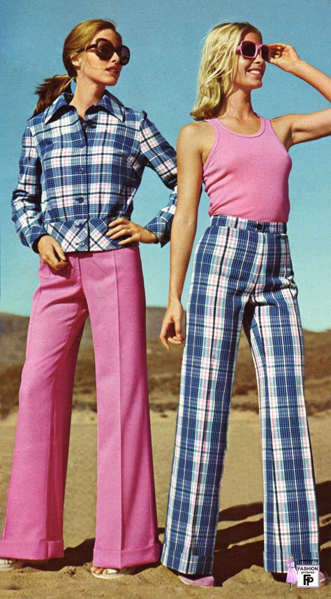 Retro fashion pictures from the 1950s 1960s 1970s 1980s and 1990s. 70s Mode, Colorful Photoshoot, 1970 Fashion, Fashion 1970s, Fashion 70s, 70s Inspired Fashion, What Is Fashion, 70s Outfits, Grunge Dress