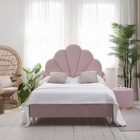 Velvet Beds, Pink Bed, Stylish Bedroom Design, Romantic Bedroom, Stylish Bedroom, Bedroom Layouts, Upholstered Bed, Beautiful Bedding, Contemporary Bedroom