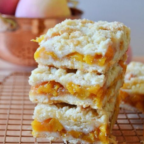 Crock Pot Peach Cobbler, Peach Crumble Bars, Bday Stuff, How To Peel Peaches, Gooey Bars, Dutch Apple Pie, Peach Crumble, Delish Desserts, Crumble Bars