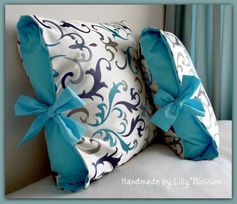 Contrast Tied Cushion Cover  note: possibly buy this pattern if I can't find a "free" one. Sewing Beginners, Easy Pillows, Bantal Sofa, Tutorial Sewing, Diy Pillow Covers, Sewing Cushions, Storage Small, Sewing Machine Cover, Cushions To Make