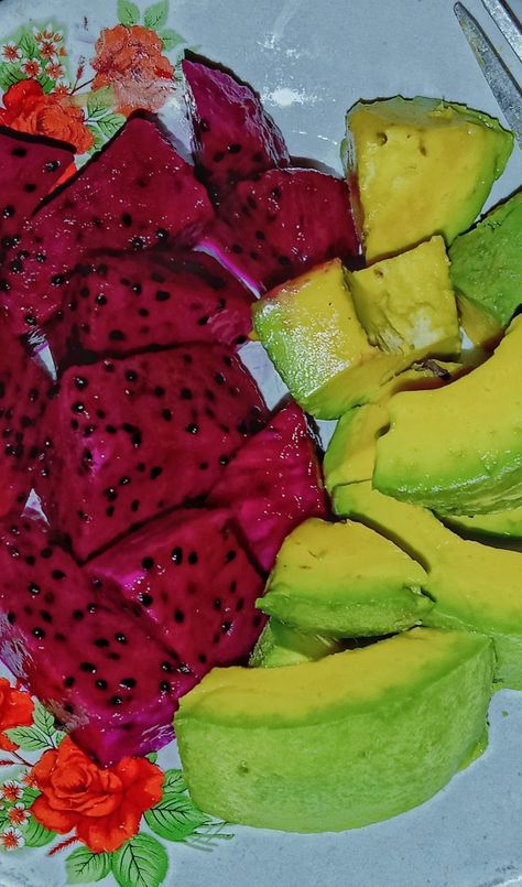 Fruits Buah Naga Aesthetic, Buah Naga, Makanan Diet, Kue Ulang Tahun, Instagram Life, Food Snapchat, Fresh Fruit, Nom Nom, Diet Recipes