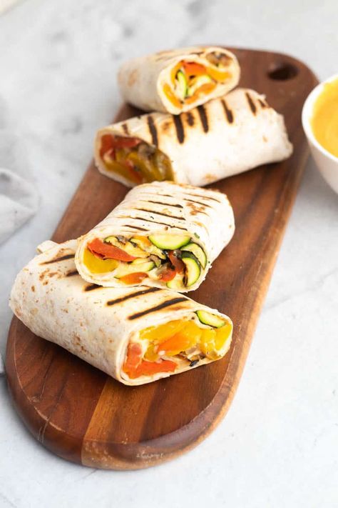 These grilled veggie wraps are low-carb, vegan, and gluten-free! The hummus and fresh herbs add tons of flavor for a delicious, satisfying, and healthy meal you can eat on the go. Veg Wraps, Vegan Shredded Cheese, Vegetarian Wraps, Veggie Wrap, Veggie Wraps, Vegan Mayonnaise, Low Carb Diets, Low Carb Vegan, Veggie Bowl