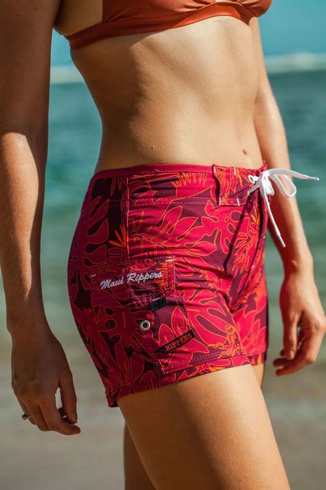 Womens Swim Shorts Outfit, Swimming Shorts Women, Women’s Board Shorts, Surf Shorts Women, Swim Shorts Women Outfit, Swim Shorts Outfit, Tomboy Swim, Swimming Shorts For Women, Rash Guard Women Swimwear