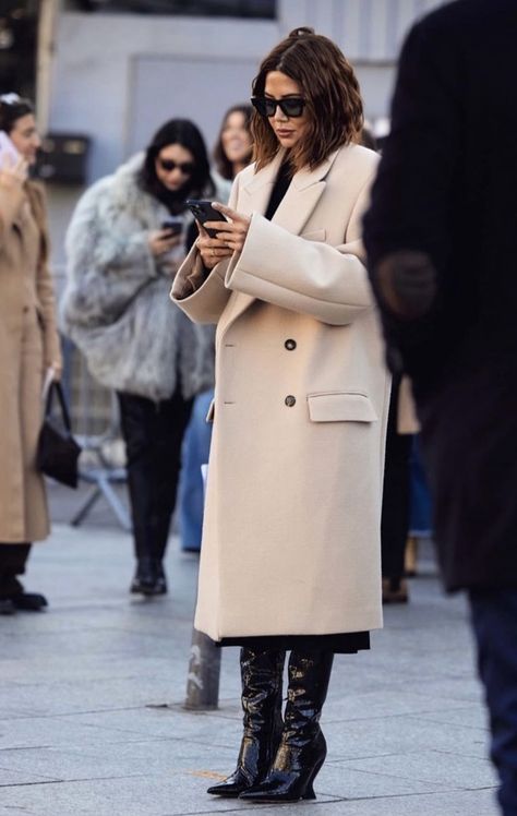 Christine Centenera Style, Julie Pelipas, Christine Centenera, Beige Coat, Perfect Coat, Style Muse, Style 2023, Winter Outfit Inspiration, Urban Street Style