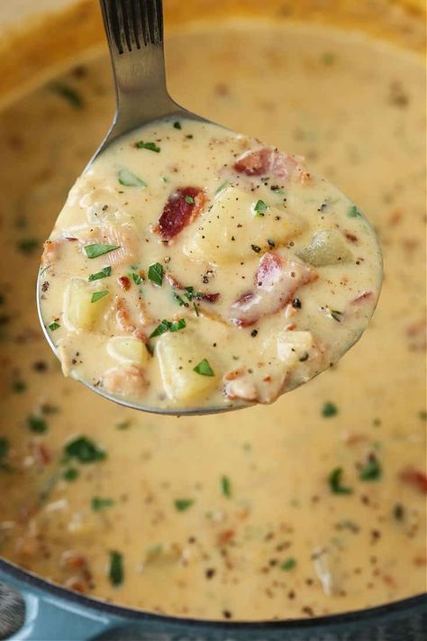 Clam Chowder New England, Best Clam Chowder Recipe, Clam Chowder Soup, Clam Chowder Recipe, Quick Soup Recipes, New England Clam Chowder, Chowder Recipes Seafood, Lobster Dishes, Quick Soup