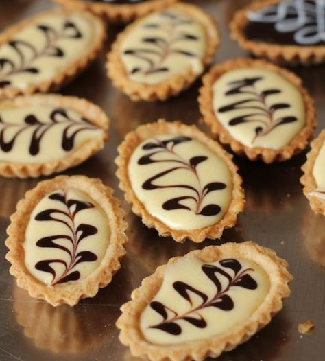 Ten of the Very Best Recipes For Dessert Tarts You will Find Mini Tart Recipes, Chocolate Tarts, Lemon Tarts, Tart Dessert, Mini Tart, Small Desserts, Sweet Pie, Chocolate Tart, Sweet Tarts