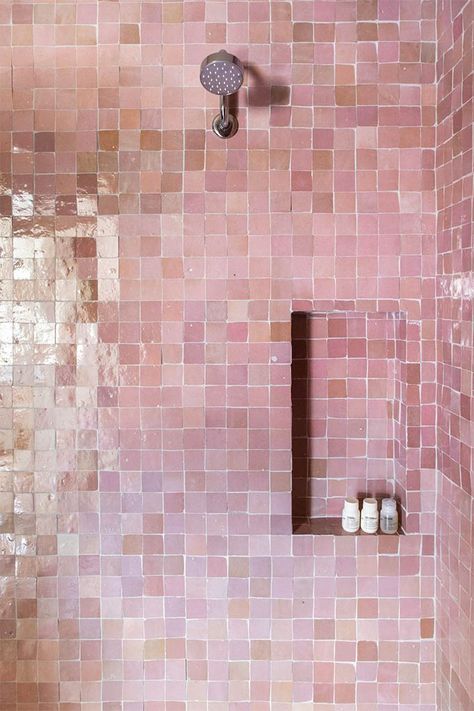 Pink Bathroom Tiles, Koti Diy, Bathroom Design Trends, Bad Inspiration, Pink Tiles, Zellige Tile, Bad Design, Pink Bathroom, Beautiful Tile