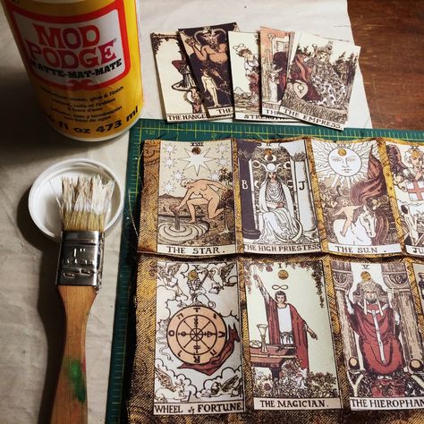 Crafts With Tarot Cards, Tarot Card Halloween Decor, Tarot Crafts Diy, Tarot Card Crafts Diy, Tarot Card Crafts, Diy Tarot Cards Ideas, Tarot Decoration, Homemade Tarot Cards, Tarot Crafts