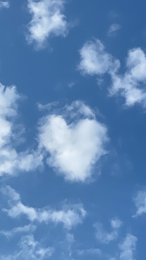 Blue Sky With Clouds Aesthetic, Aesthetic Cloud Pics, Nubes Aesthetic, Daylight Aesthetic, Clouds Sky Aesthetic, Cielo Aesthetic, Clouds Wallpaper Iphone, Sky Ceiling, Blue Sky Wallpaper