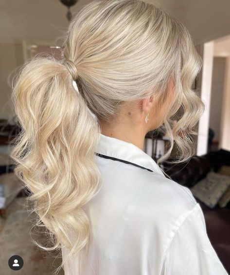 Updos Ponytail, Ponytail Updos, Bridesmaid Ponytail, Natural Hair Updo Wedding, Long Summer Hair, Updo Messy, Bun Outfit, Bridal Ponytail, Bridesmaid Hair Inspo