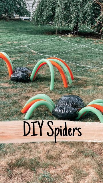 Pool Noodle Spider, Pool Noodle Halloween, Halloween Spider Decorations, Spider Decorations, Pool Noodles, Trash Bag, Halloween Spider, Diy Halloween Decorations, Infant Activities